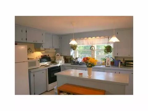 25 Boiling Spring Ave, Westerly, RI 02891 photo 8