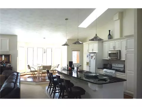 25 Fox Ridge Dr, Cranston, RI 02921 photo 4
