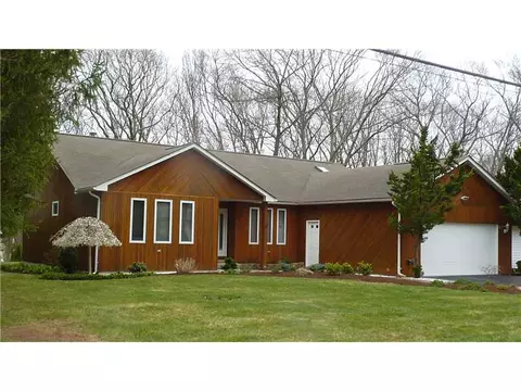 25 Fox Ridge Dr, Cranston, RI 02921 photo 1