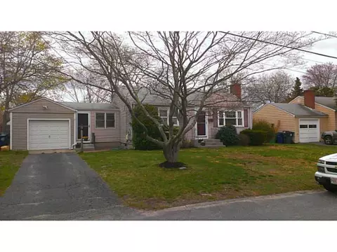 54 Claypool Dr, Warwick, RI 02886 photo 2