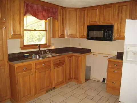 40 Benoit St, Coventry, RI 02816 photo 3