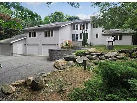 34 Woodbine Ln, Exeter, RI 02822 photo 1