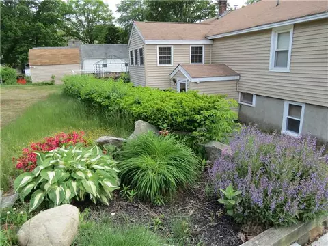 62 Louise St, Woonsocket, RI 02895 photo 13