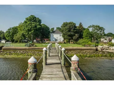116 Shawomet Ave, Warwick, RI 02889 photo 1