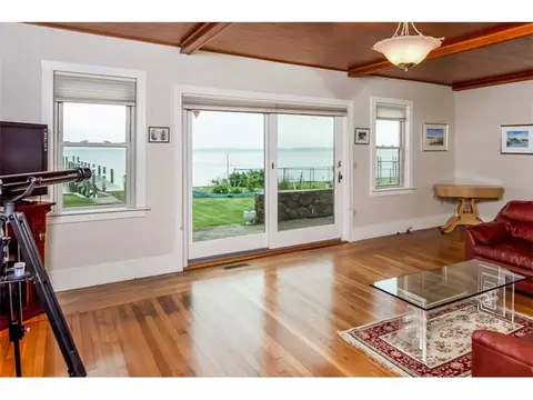 116 Shawomet Ave, Warwick, RI 02889 photo 6