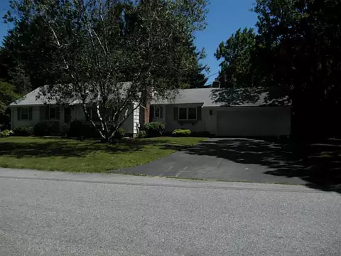 34 Landmark Rd, Warwick, RI 02886 photo 2