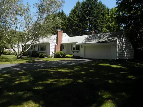 34 Landmark Rd, Warwick, RI 02886 photo 1
