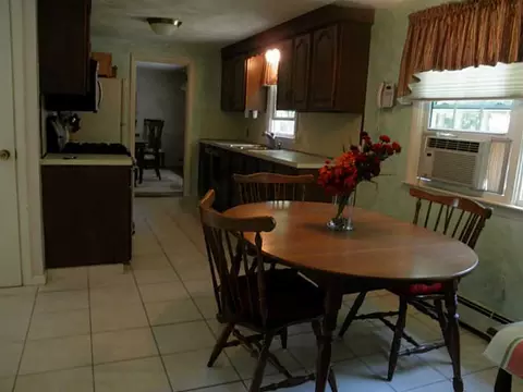 34 Landmark Rd, Warwick, RI 02886 photo 5