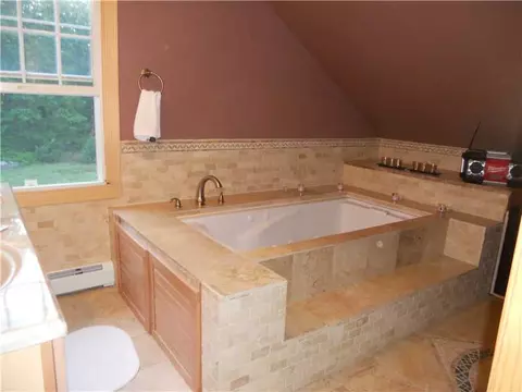 500 Cooper Hill Rd, Mapleville, RI 02839 photo 9