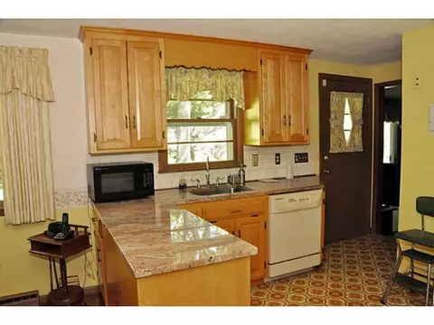 69 Forestdale Dr, Cumberland, RI 02864 photo 10