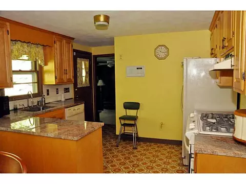 69 Forestdale Dr, Cumberland, RI 02864 photo 9