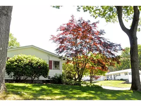 69 Forestdale Dr, Cumberland, RI 02864 photo 6