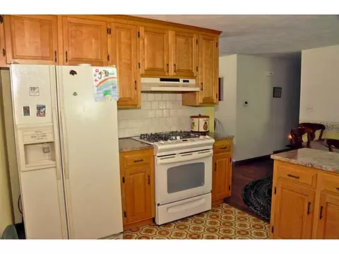 69 Forestdale Dr, Cumberland, RI 02864 photo 8