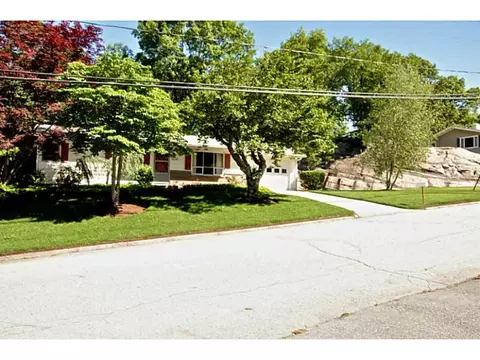 69 Forestdale Dr, Cumberland, RI 02864 photo 2