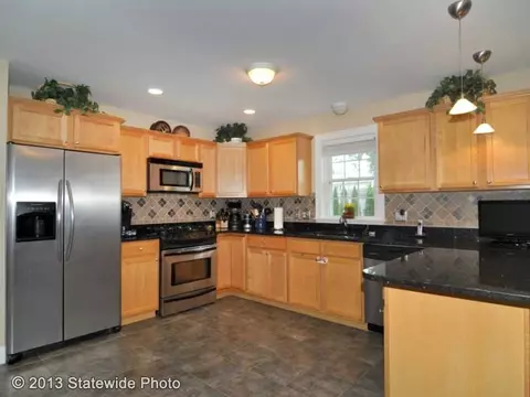 25 Virginia St, Fall River, MA 02720 photo 6