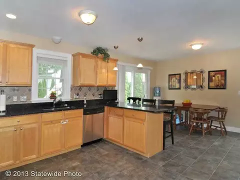 25 Virginia St, Fall River, MA 02720 photo 8