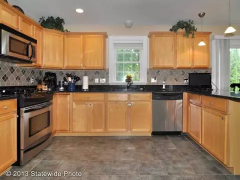 25 Virginia St, Fall River, MA 02720 photo 7