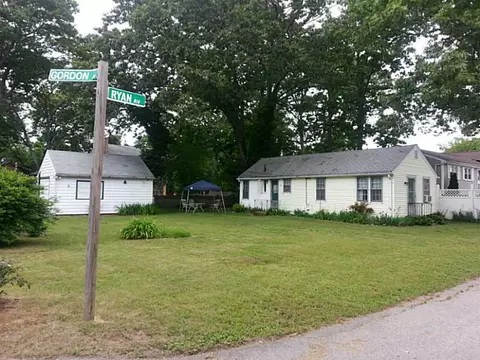 241 Gordon Ave, Warwick, RI 02889 photo 1
