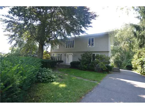 83 Wagner Rd, Westerly, RI 02891 photo 4