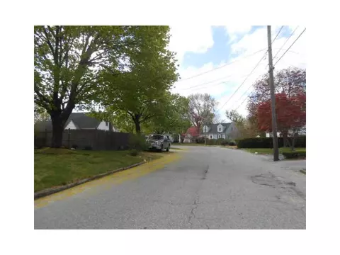 23 Harmony Ct, Warwick, RI 02889 photo 2