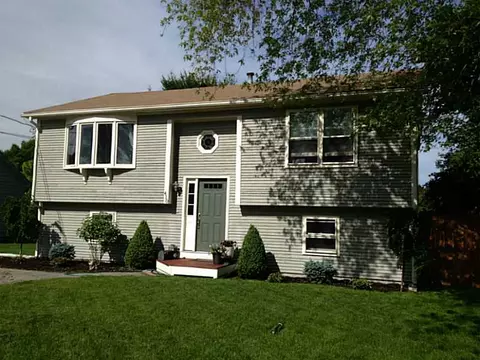 410 Buttonwoods Ave, Warwick, RI 02886 photo 2