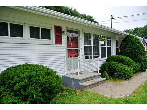 85 Victory Blvd, Woonsocket, RI 02895 photo 2
