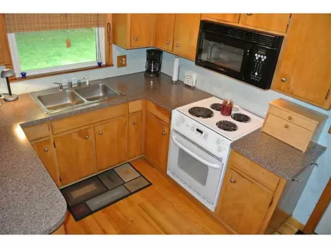 85 Victory Blvd, Woonsocket, RI 02895 photo 5