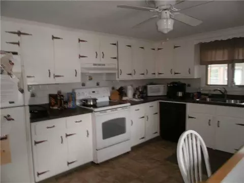 586 Mendon Rd, Woonsocket, RI 02895 photo 3