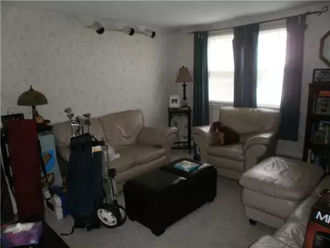 586 Mendon Rd, Woonsocket, RI 02895 photo 6