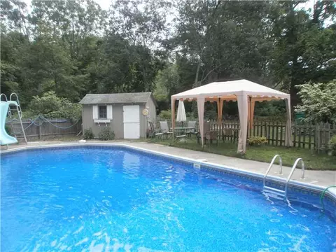 586 Mendon Rd, Woonsocket, RI 02895 photo 12
