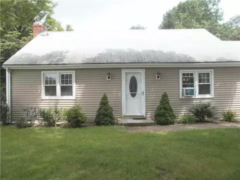 586 Mendon Rd, Woonsocket, RI 02895 photo 2