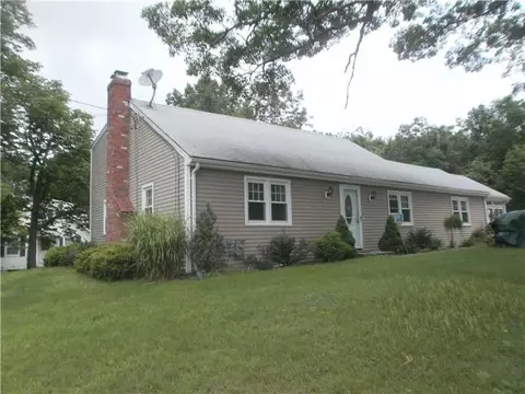 586 Mendon Rd, Woonsocket, RI 02895 photo 1