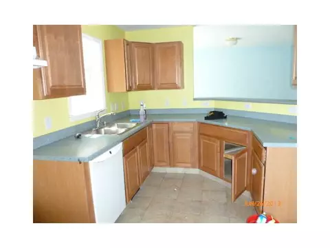 72 Uncas St, Warwick, RI 02889 photo 9
