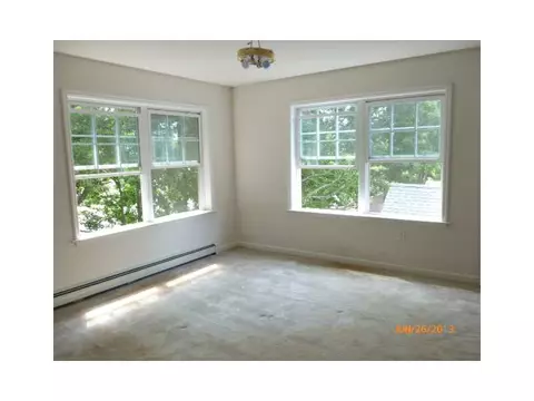 72 Uncas St, Warwick, RI 02889 photo 5