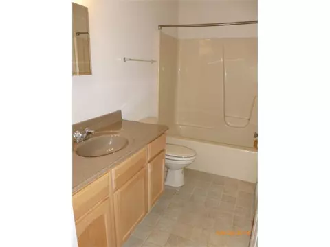 72 Uncas St, Warwick, RI 02889 photo 4