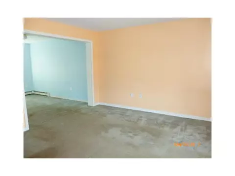 72 Uncas St, Warwick, RI 02889 photo 3