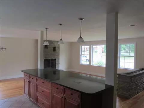 140 Red Chimney Dr, Warwick, RI 02886 photo 3