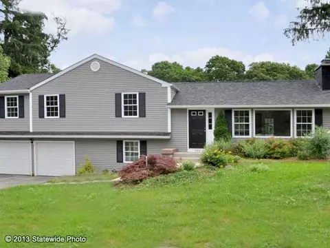 140 Red Chimney Dr, Warwick, RI 02886 photo 1