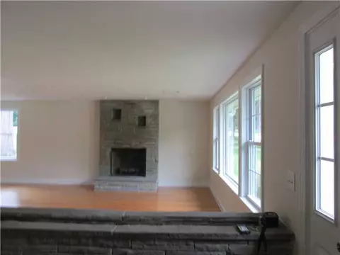 140 Red Chimney Dr, Warwick, RI 02886 photo 6