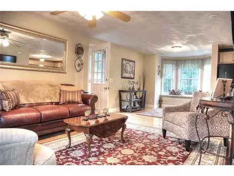 36 Cameron Ct, Warwick, RI 02886 photo 2