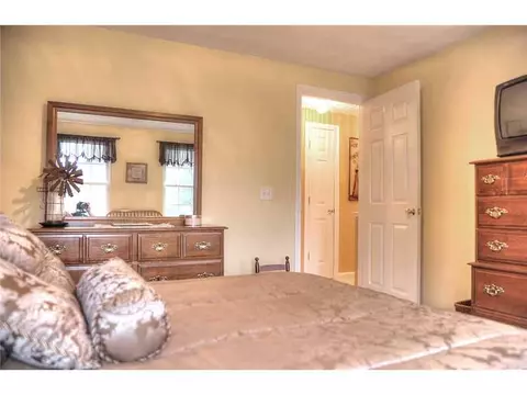 36 Cameron Ct, Warwick, RI 02886 photo 9
