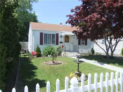 111 Sabin St, Warwick, RI 02888 photo 2