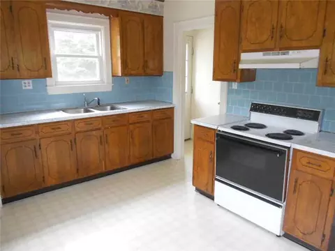 494 E Central St, Franklin, MA 02038 photo 2