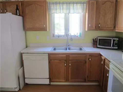 260 Lynne Ln, Mapleville, RI 02839 photo 11