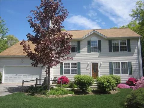 260 Lynne Ln, Mapleville, RI 02839 photo 1
