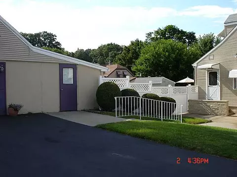 141 Glendale Ave, Woonsocket, RI 02895 photo 21