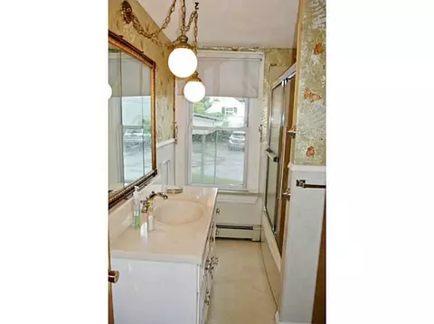 649 Elm St, Woonsocket, RI 02895 photo 8
