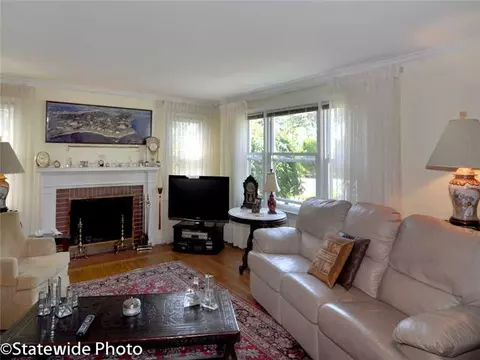 24 Lodi Ct, Warwick, RI 02886 photo 2