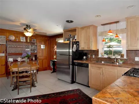 24 Lodi Ct, Warwick, RI 02886 photo 5