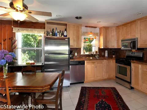 24 Lodi Ct, Warwick, RI 02886 photo 4